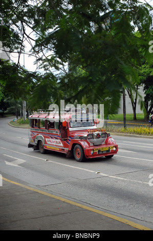 Jeepney im Geschäftsviertel in Cebu Philippinen Stockfoto