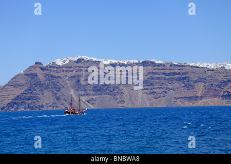 Ansicht von Fira, Santorin, von Nea Kameni, Kykladen, Ägäis, Griechenland Stockfoto