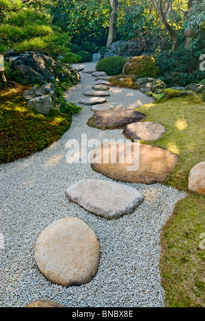 Rock Pfad im Japanischen Garten. Stockfoto