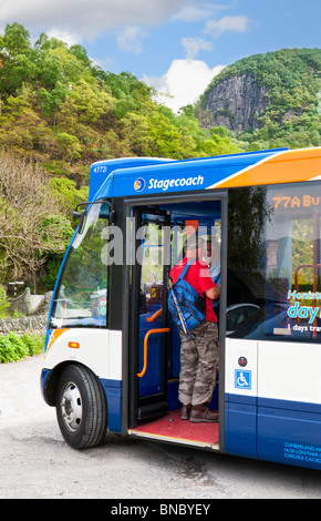 An Bord eines ländlichen Busdienstes im Lake District, Cumbria, England, Großbritannien Stockfoto