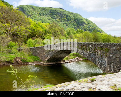 Kleine Brücke im Grange im Borrowdale The Lake District Cumbria England UK Stockfoto