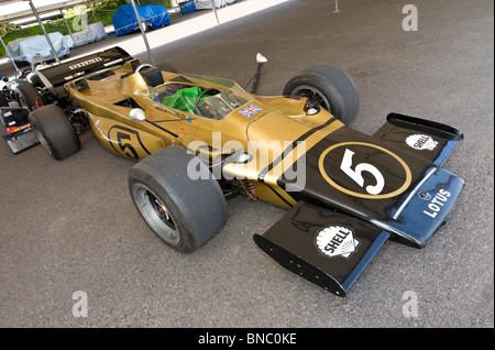 1971 Lotus-Pratt & Whitney 56B Gasturbine Formel1 Rennfahrer im Fahrerlager bei der 2010 Goodwood Festival Of Speed, Sussex, UK. Stockfoto