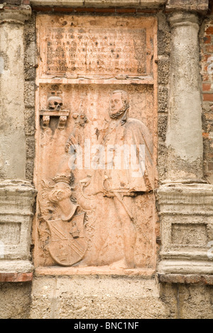 Beschriftete Denkmäler verändern-Peters-Kirche in München, Bayern, Deutschland. Stockfoto