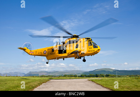 RAF-Suche und Rettung Sea King Hubschrauber im Flug, Cumbria, England, UK Stockfoto