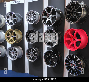 () Alufelgen in verschiedenen Ausführungen und Farben auf dem Display auf der Tokyo Motor Show 2009 Stockfoto