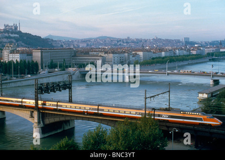 Lyon Frankreich Tgv Zug Aerial View Brücke über Fluss Stockfoto