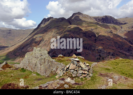 Langdale Pikes aus Lingmoor fiel. Stockfoto