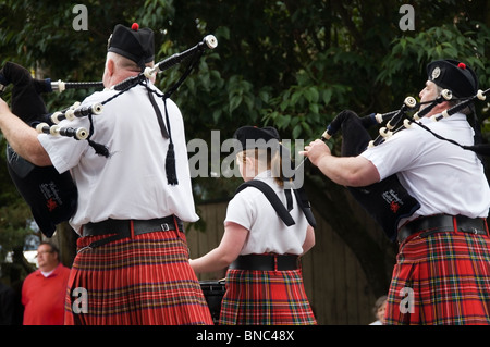 Mitglieder des Washington Scottish Pipe Band musiziert und März in den 4. Juli parade Tumwater, Washington. Stockfoto