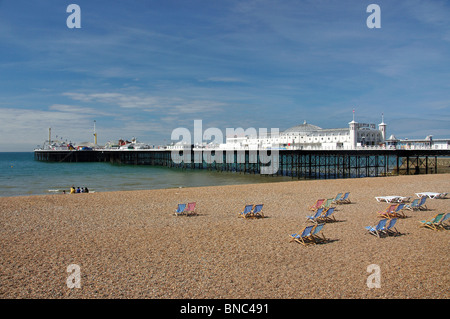 Brighton Beach und Pier, Brighton, East Sussex, England, Vereinigtes Königreich Stockfoto