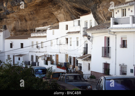 Setenil de Las Bodegas Cadiz Andalusien Spanien Stockfoto