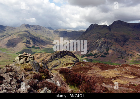 Langdale Pikes aus Lingmoor fiel. Stockfoto