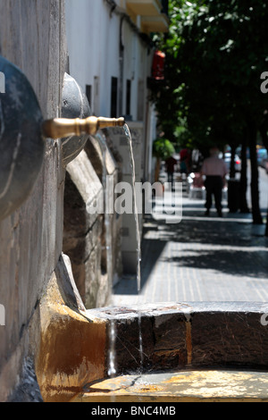 Zwei Messing Wasserspeier auf die Calle San Fernando in Cordoba Andalusien Spanien Europa Stockfoto