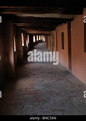 erhöhten überdachte Strasse, Brisighella, Italien Stockfoto