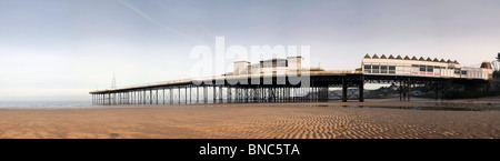 verfallene Colwyn bay Victoria Pier verfallene Ruine viktorianischen Colwyn Bay Wales Walisisch uk Großbritannien Erbe Geschichte am Meer Architektur Stockfoto