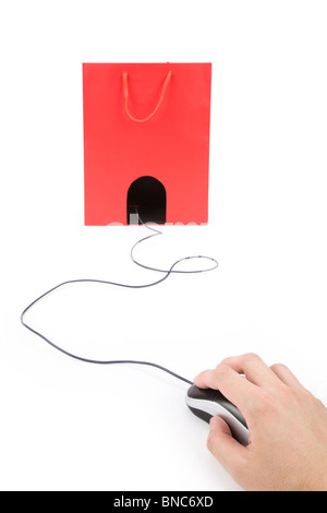 Isolierte Einkaufstasche und Computer-Maus, Konzept des e-Commerce Stockfoto