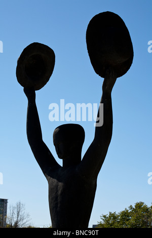 Detail aus Niederlande und Kanada Liberation Monument: der Mann mit den zwei Hüte. Stockfoto