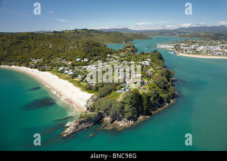 Flaxmill Bay, Whakapenui Punkt und Whitianga Harbour, Whitianga, Coromandel Peninsula, North Island, Neuseeland - Antenne Stockfoto