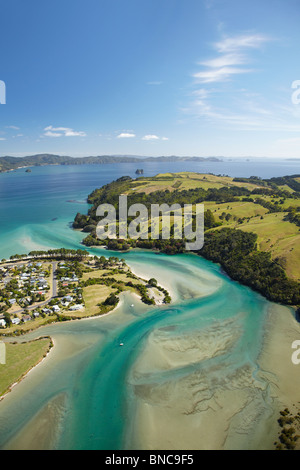 Einlass, Cooks Beach, Coromandel Peninsula, North Island, Neuseeland - Antenne Stockfoto