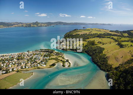 Einlass, Cooks Beach, Coromandel Peninsula, North Island, Neuseeland - Antenne Stockfoto