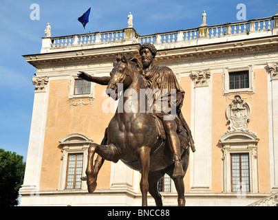 Reiterstatue des Marcus Aurelius auf dem kapitolinischen Hügel (Kapitol), Rom, Italien. Stockfoto