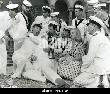 UP THE CREEK 1958 Byron Film mit Shirley Eaton und Frankie Howerd Dritter von links Stockfoto