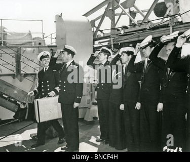 UP THE CREEK 1958 Byron Film mit David Tomlinson auf der linken Seite Stockfoto