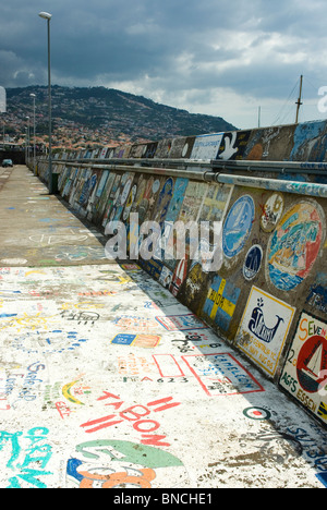 Hafenmauer in Funchal, Madeira. Stockfoto