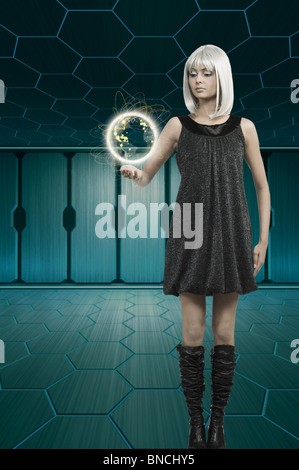 Frau, berühren einen Globus Stockfoto