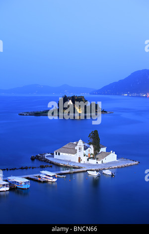 Eine Ansicht einer Vlacherna Kloster und Maus Insel auf Korfu, Griechenland Stockfoto