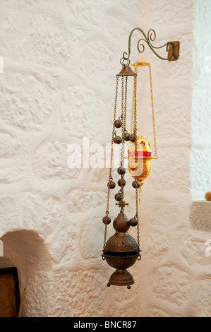 Weihrauch in der griechisch-orthodoxen Kirche an die Wand hängen Stockfoto