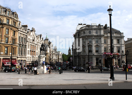 Trafalgar Square in Richtung Westminster London Sommer 2010 Stockfoto