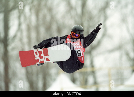 Kelly Clark (USA) in der Snowboard Halfpipe an der 2002 US Open Snowboarding Championships im Wettbewerb. Stockfoto