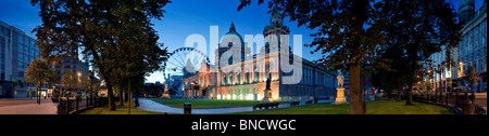 Morgendämmerung der Belfast City Hall-Nordirland Stockfoto