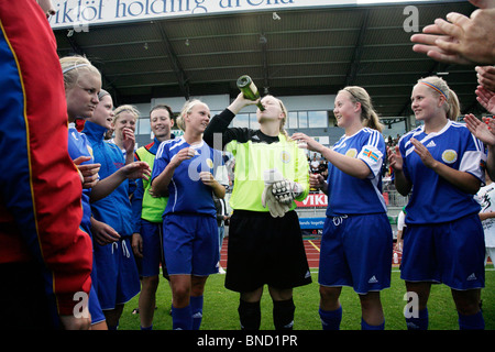 Aland feiern Schlusspfiff Frauen Fußball Finale NatWest Island Games 2009 Åland Gotland 2-0, 4. Juli 2009 Stockfoto