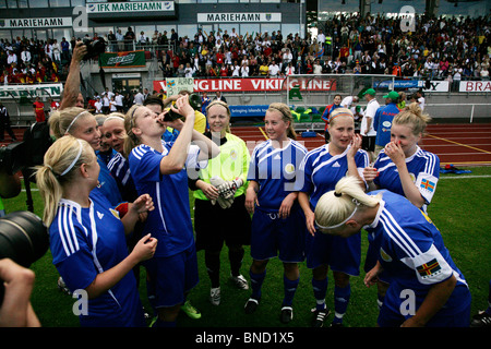 Aland feiern Schlusspfiff Frauen Fußball Finale NatWest Island Games 2009 Åland Gotland 2-0, 4. Juli 2009 Stockfoto