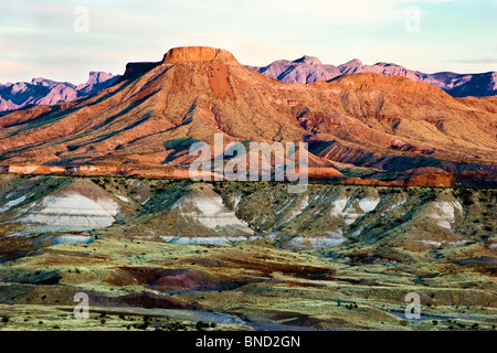 Bunte Felsen von Tule Berg in Big Bend Nationalpark, Texas Stockfoto