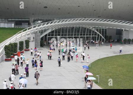 Eingang. Expo Culture Center. UFO-förmige Gebäude. 2010 Shanghai World Expo Park, Pudong, Shanghai, China. Weltausstellung. Stockfoto