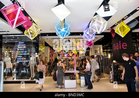 Topshop Mode Shop Interieur, Oxford Street, City of Westminster, London, England, Vereinigtes Königreich Stockfoto