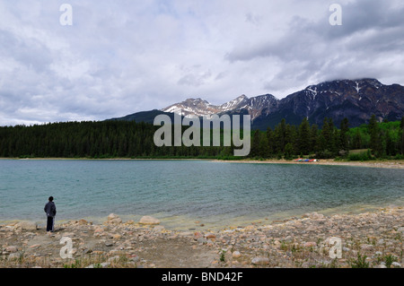 Patricia Lake und Pyramid Mountain. Jasper Nationalpark, Alberta, Kanada. Stockfoto