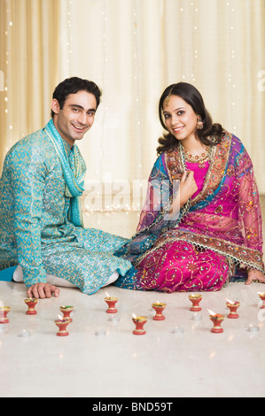 Paar feiert Diwali-fest Stockfoto