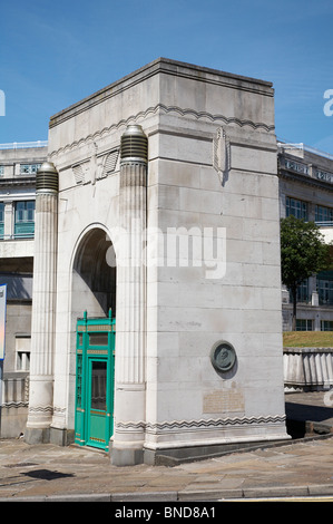 Sicherheit stand für Mersey-Tunnel in Liverpool UK Stockfoto