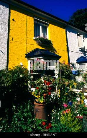 Londons kleinster Platz mit einer Reihe einzigartiger „ländlicher“ viktorianischer Cottages in Peckham, London SE15, England, Großbritannien Stockfoto