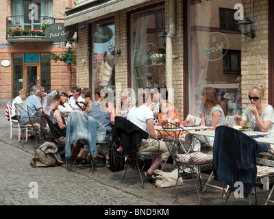 Belebten Café im historischen Haga Nygata Street in Haga District von Göteborg Schweden Stockfoto