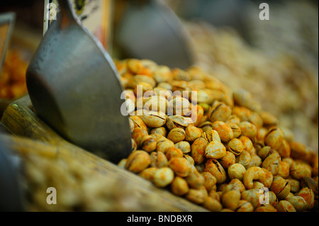 Pistazien in einem Trockenobst-shop Stockfoto