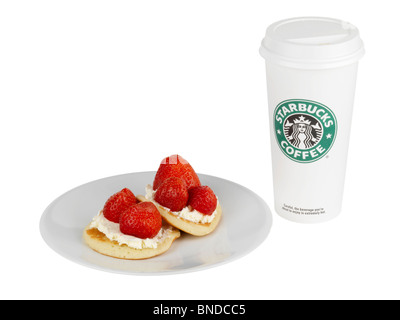 Haferkleie Pfannkuchen mit Erdbeeren Stockfoto