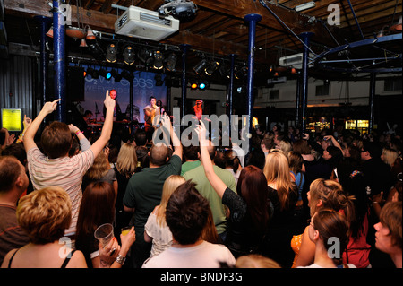 Sam Sparro erklingt in das Vlies live-Musik in Bristol UK Stockfoto