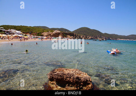Blick auf Es Figueral Strand, Ibiza, Spanien Stockfoto