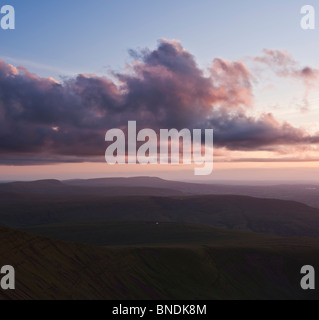 Blick von Westen über Brecon Beacons vom Gipfel des Pen Y Fan, Wales Stockfoto
