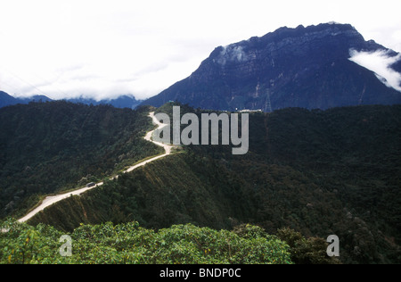 PT Freeport Indonesiens private Autobahn führt in Richtung Tembagapura, Copper Town und Jayawijaya. West Papua, Indonesien Stockfoto