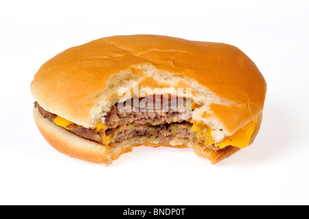 McDonalds double Cheeseburger mit Biss fehlt. Ausschnitt Stockfoto